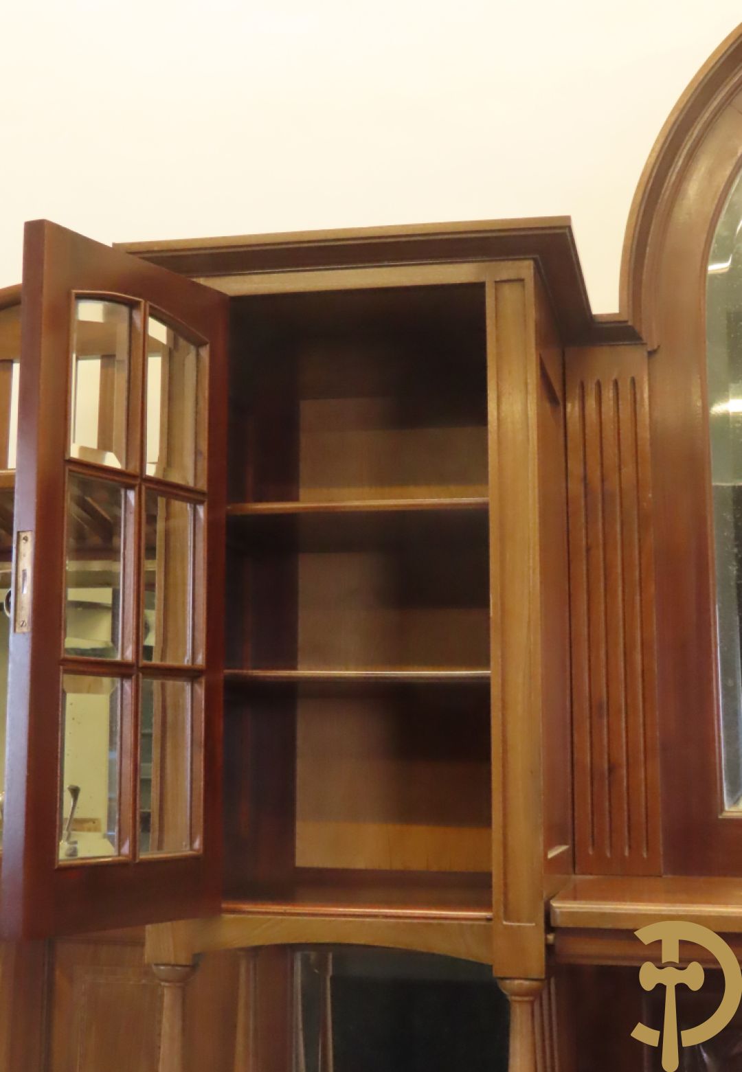 Notelaren Art Deco bank met étagère en paraplustaanders - centraal met spiegel