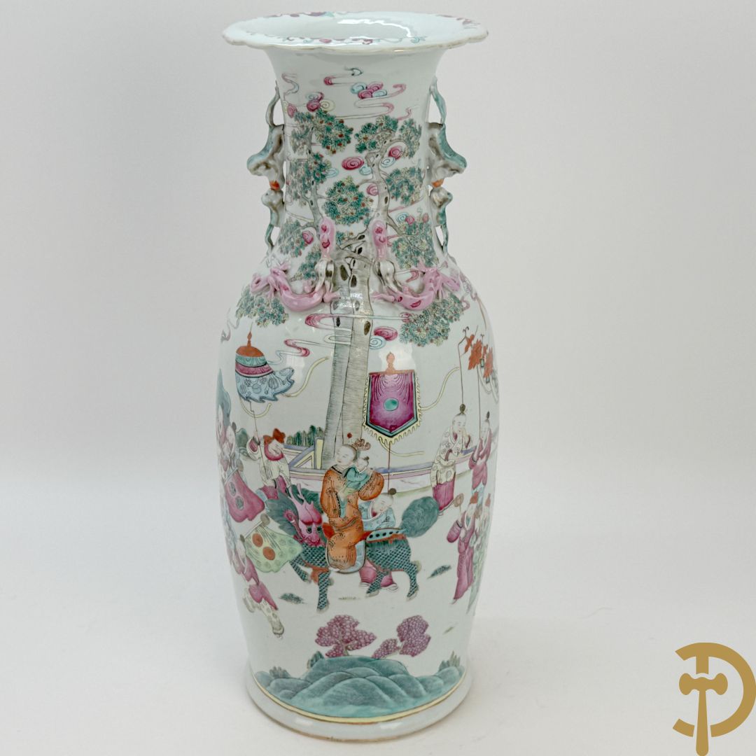 Chinese porseleinen vaas met dubbel decor van dieren, personages, dames en kinderen
