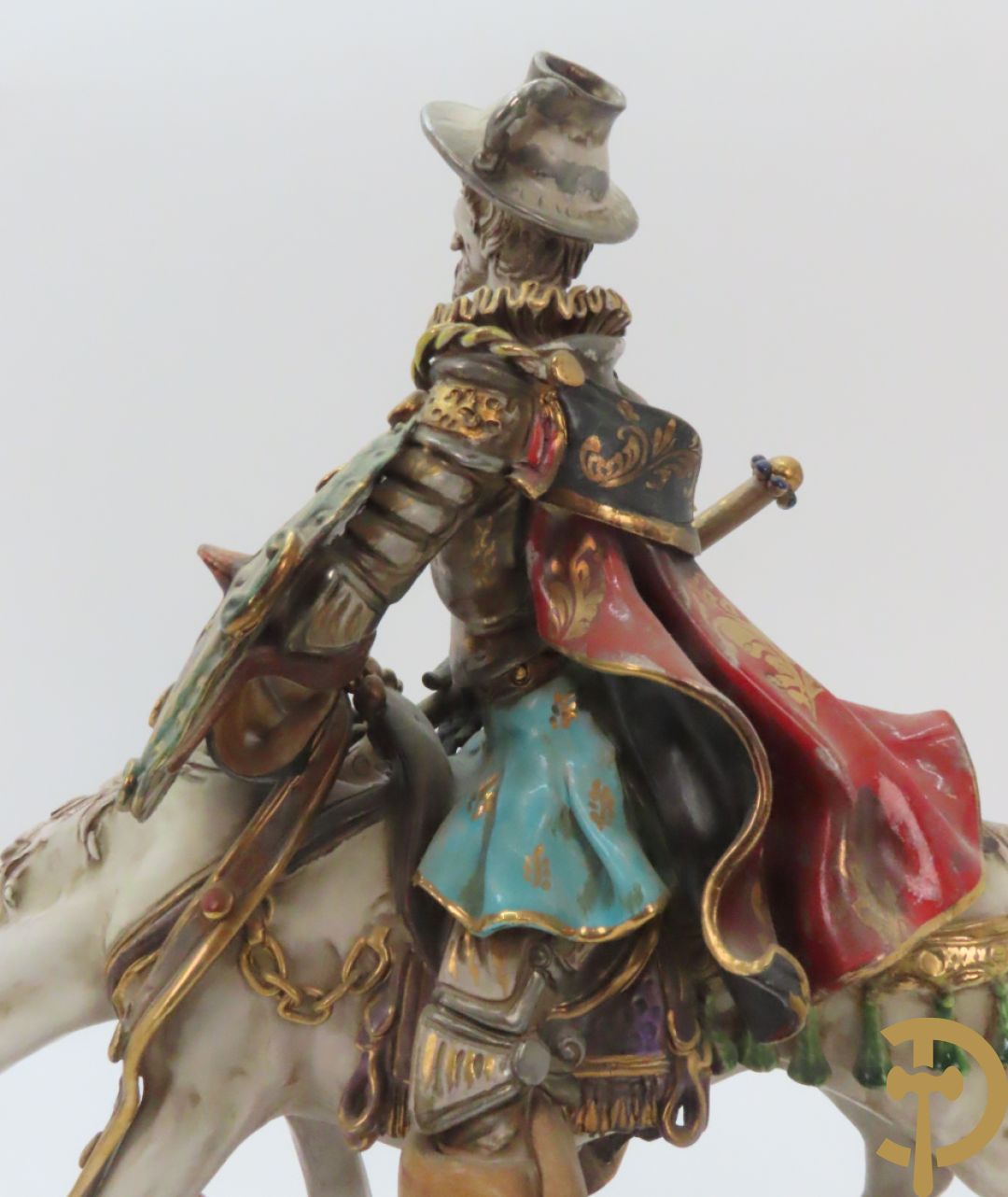 Beeld van Don Quichotte iop zijn paard n Italiaanse meerkleurige faience, Marioni P. gemerkt onderaan