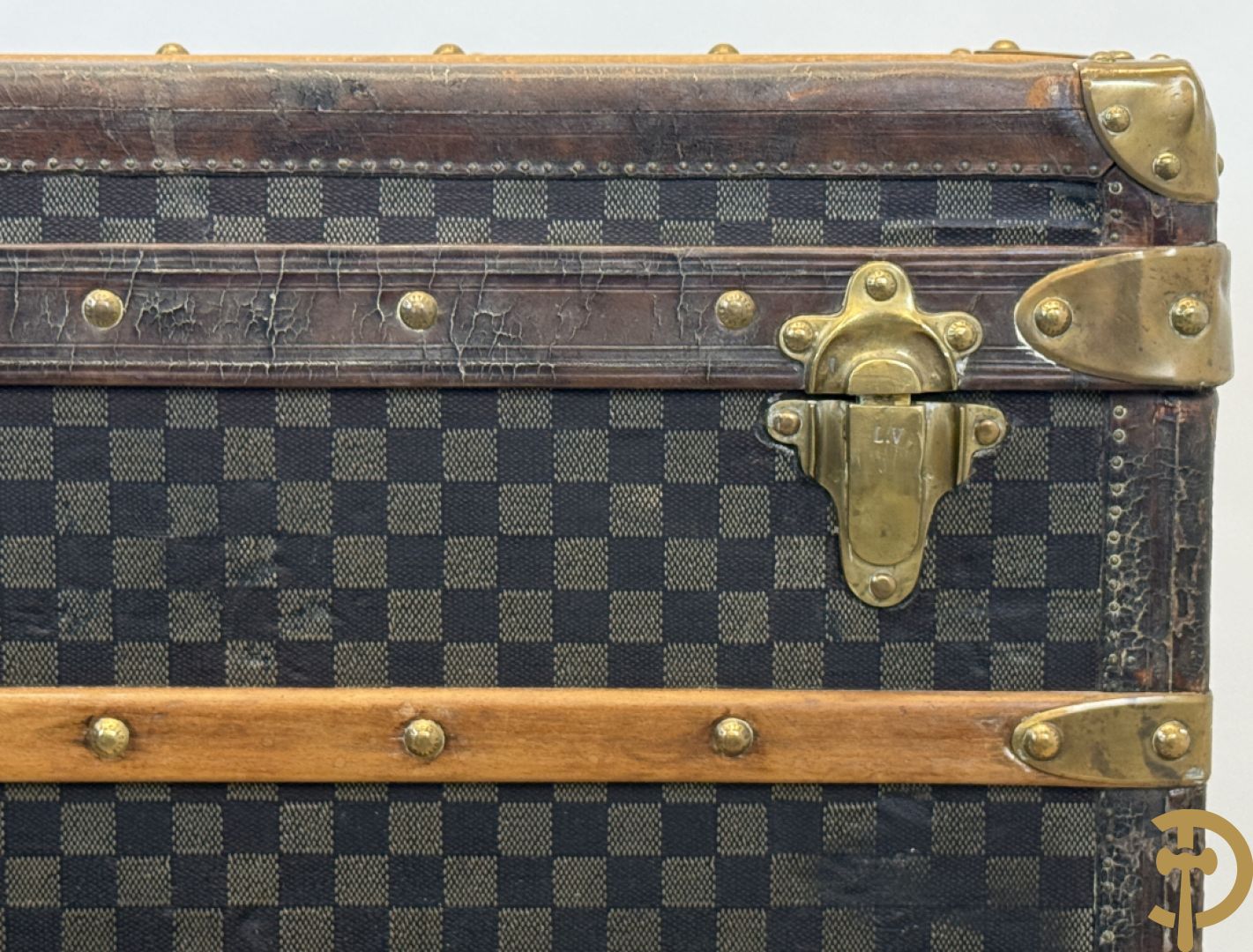 Antieke reiskoffer Louis Vuitton met houten latten, genummerd N41601, met bijhorende sleutel