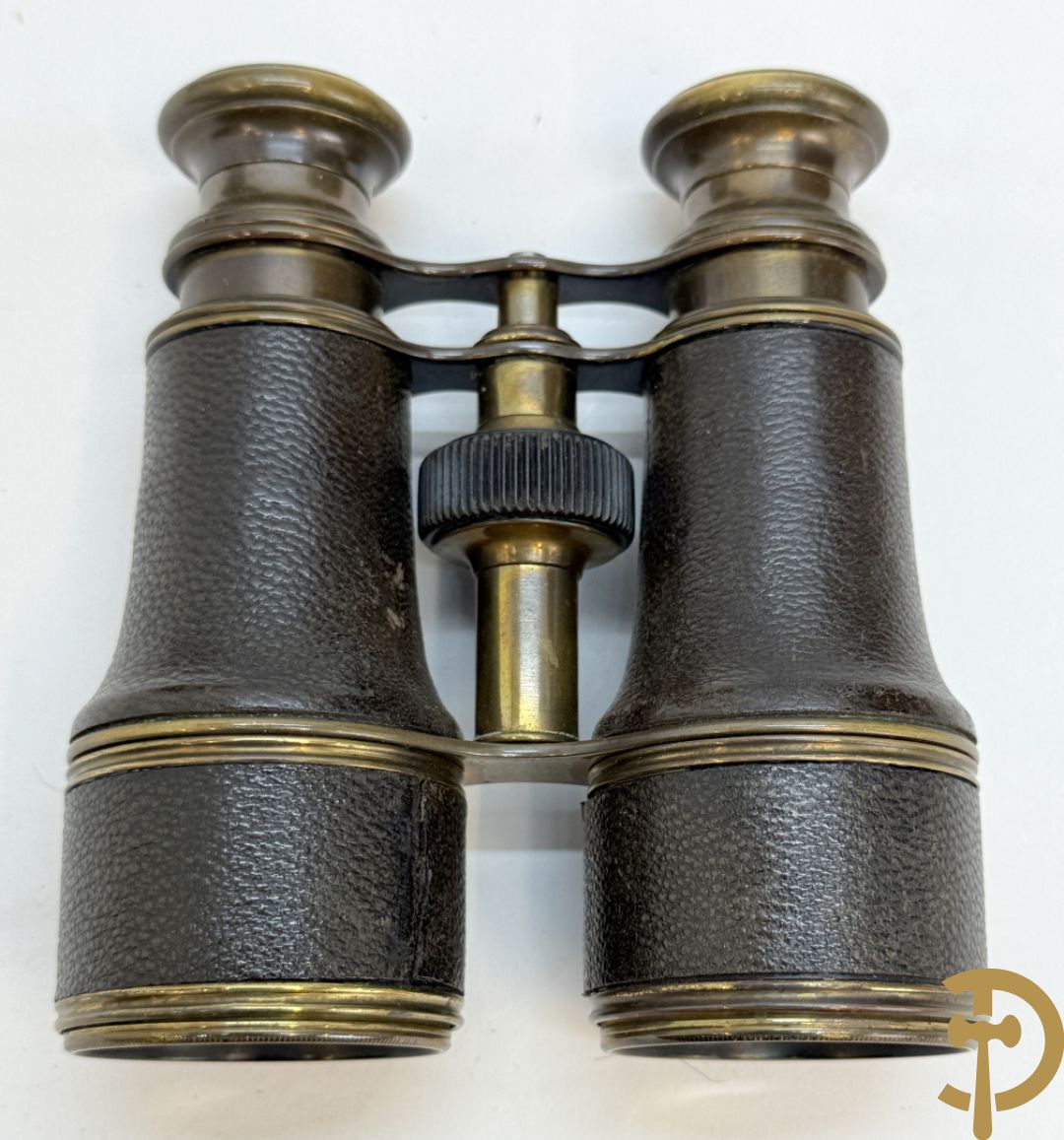 Engelse lederen hoedendoos + rond lederen doosje met lederen etui met verrekijker