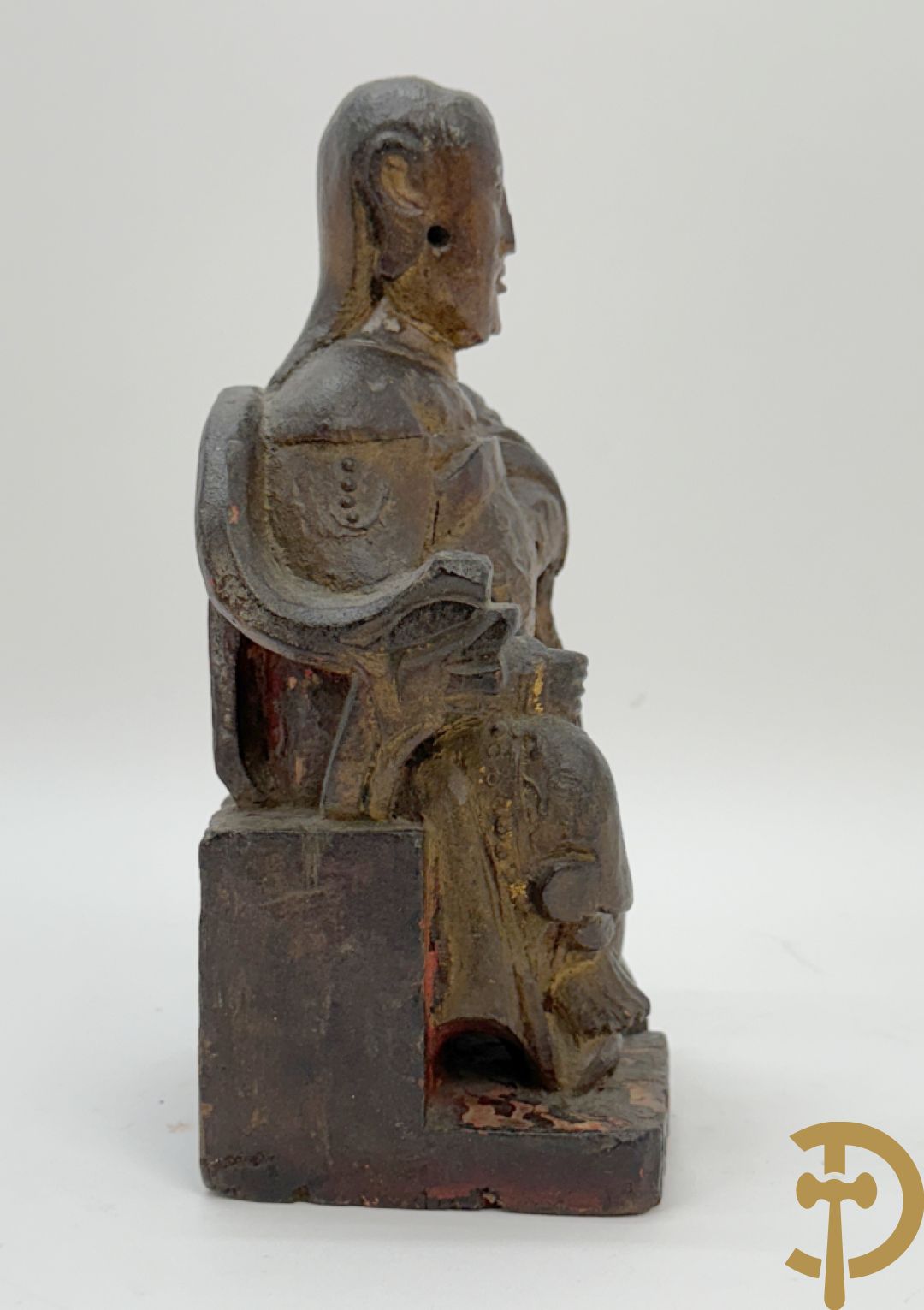 Houtsculptuur van zittende Chinese wijze, 18e