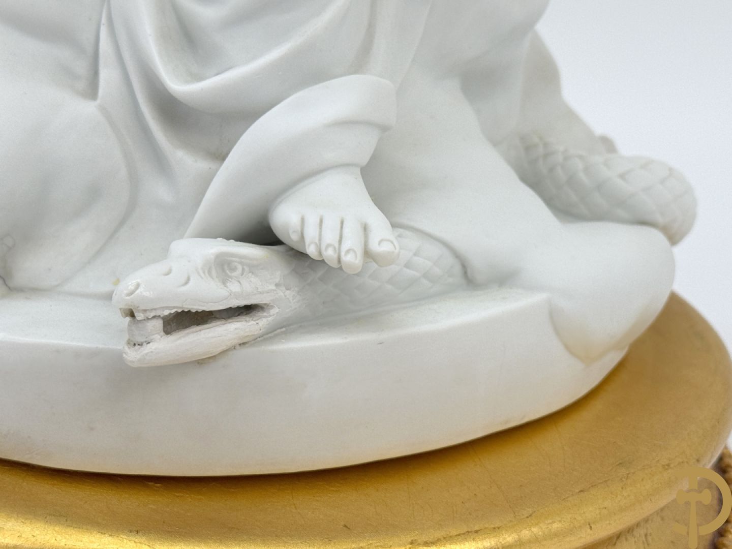 Boizet getekend, witte biscuit van Madonna met kind steunende op slang, gemerkt Sèvres, op vergulde sokkel