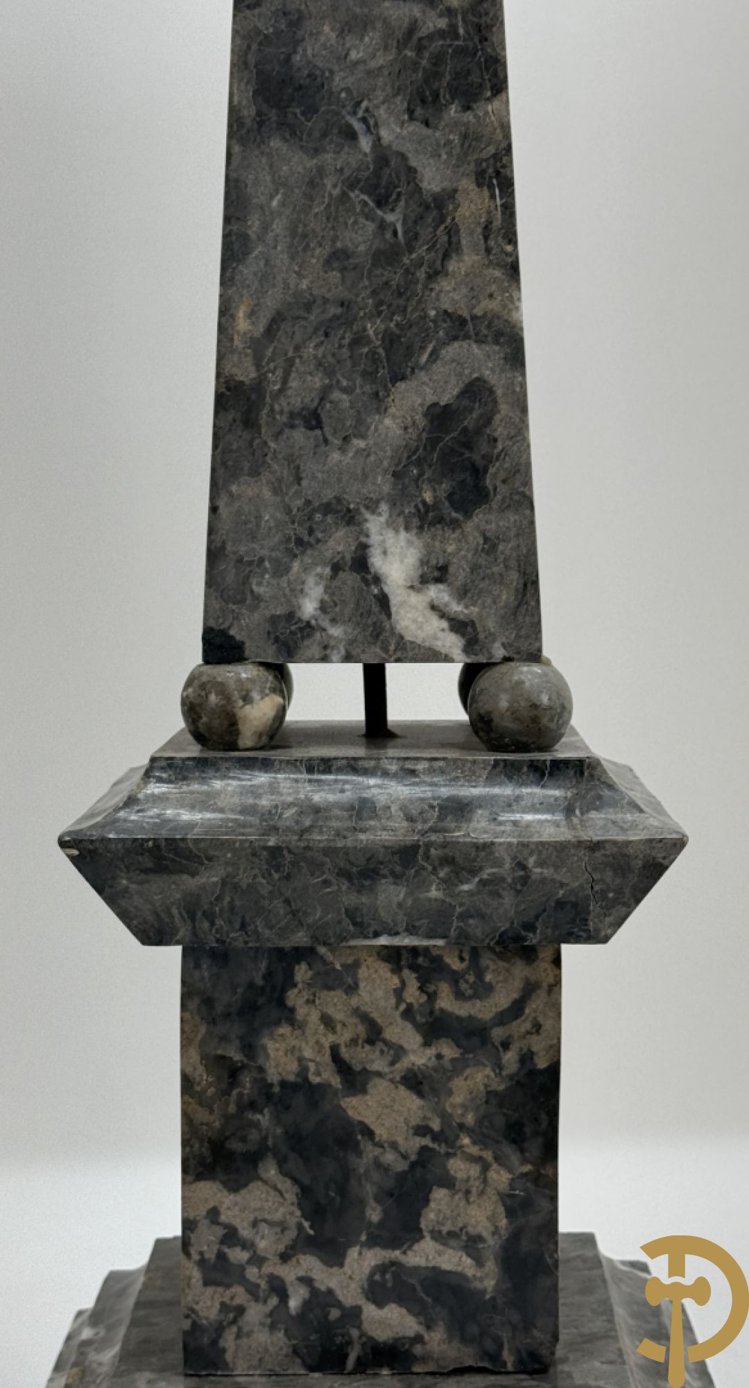 Paar marmeren obelisken