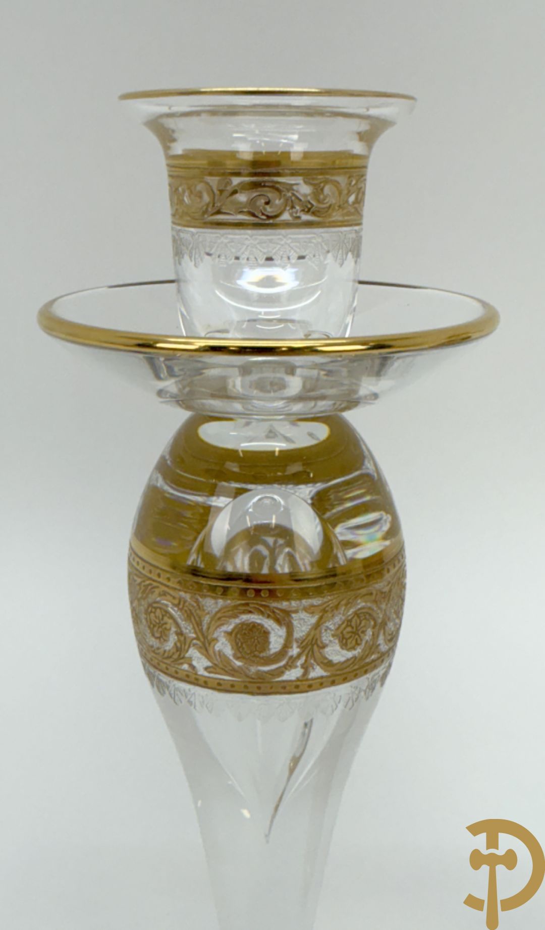 Paar kristallen kandelaars, Thistle Or, Saint Louis gemerkt