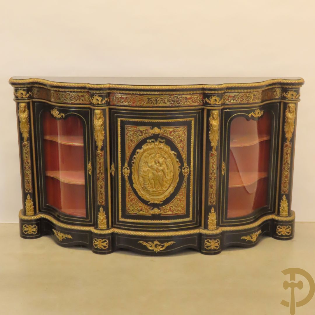 Napoleon III dressoir, centraal met bronnen plakkette omgeven door Louis XVI strik, met 2 zijdelingse vitrines met gebogen glas - stijlen bezet met bronzen dameshoofden