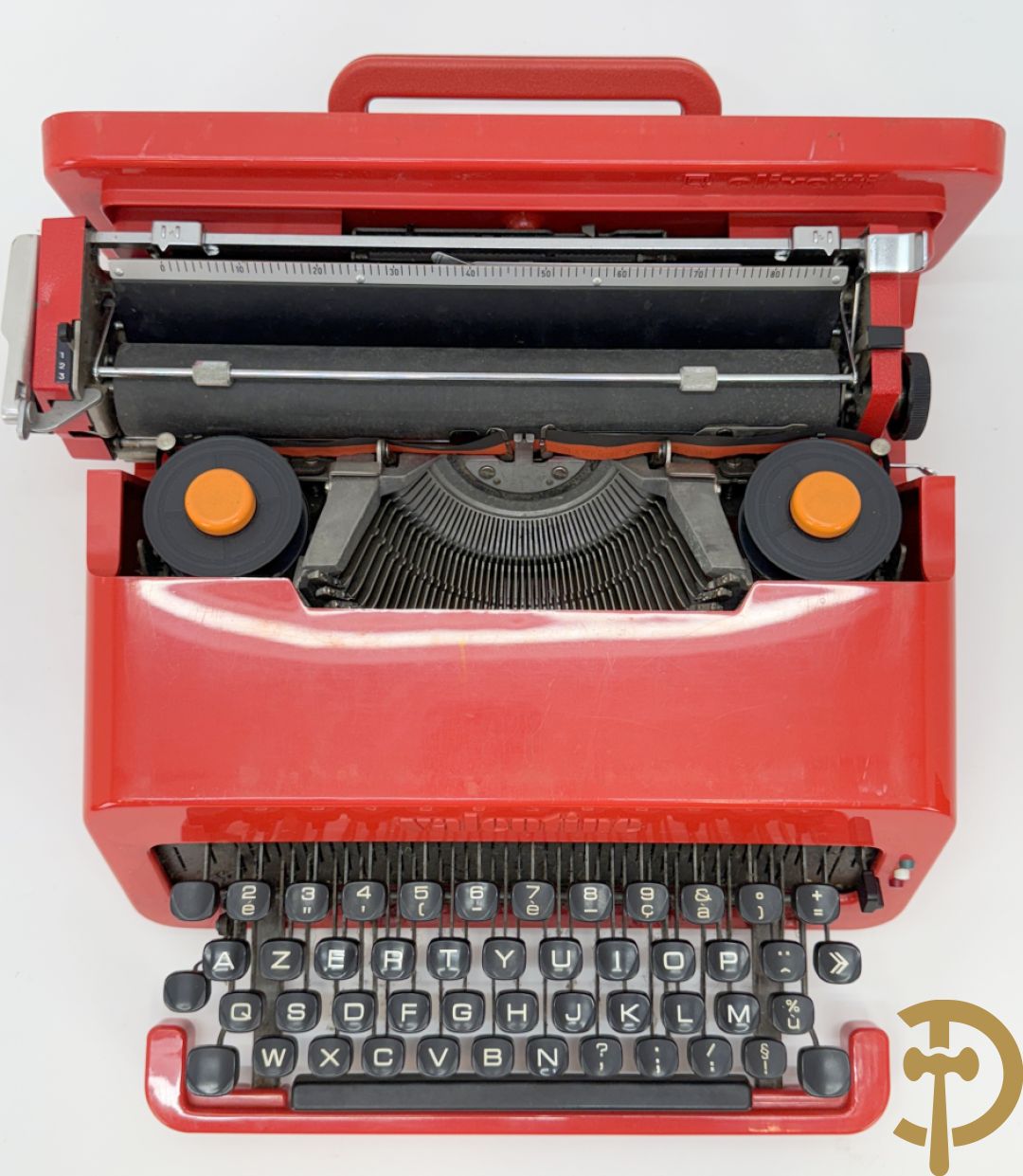 Typmachine in design plexi uitvoering door Olivetti 