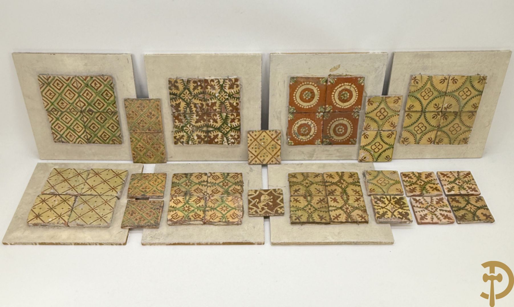 Verzameling 18e en 19e Torhoutse tegeltjes