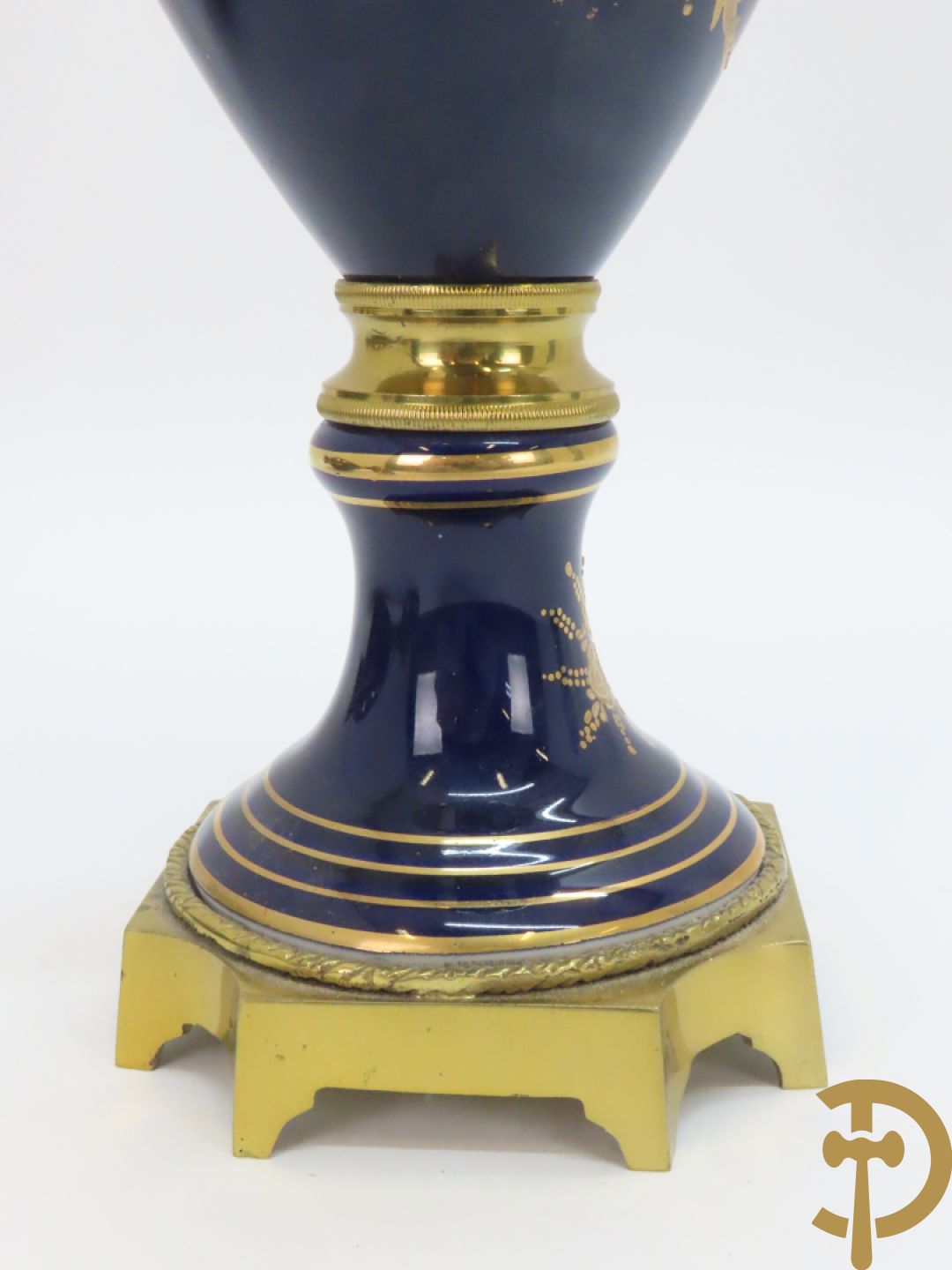 Paar kobaltblauwe dekselpotiches, Sèvres stijl