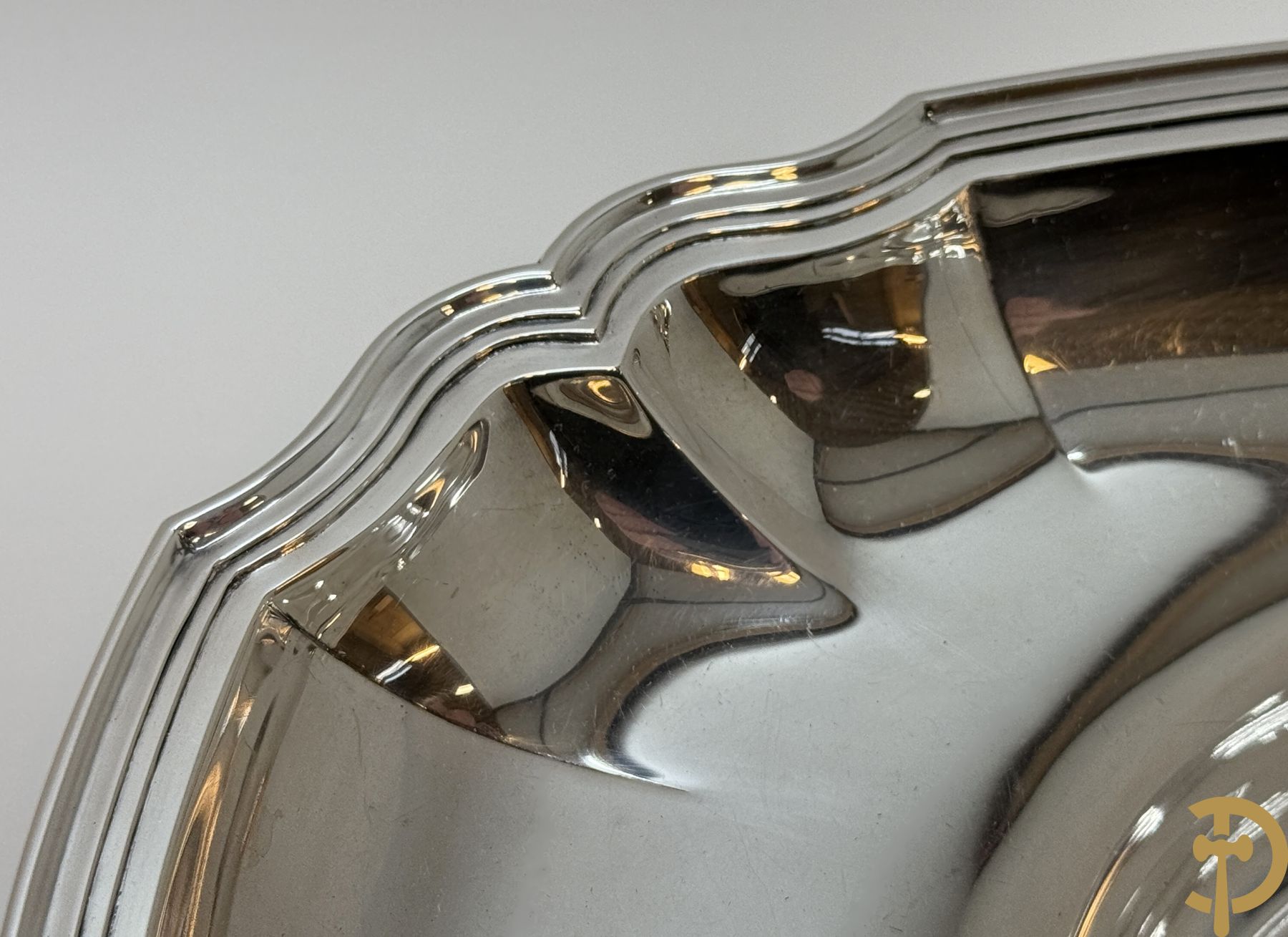 Massief zilveren schotel, Wolfers 835 gemerkt