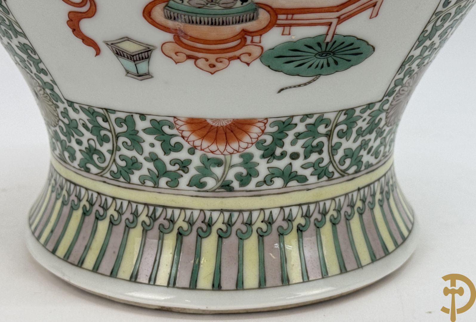 Chinese porseleinen dekselpotiche met bloemendecor