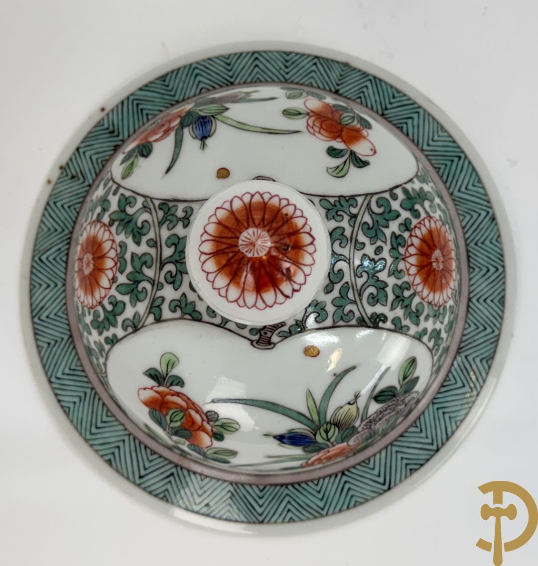 Chinese porseleinen dekselpotiche met bloemendecor