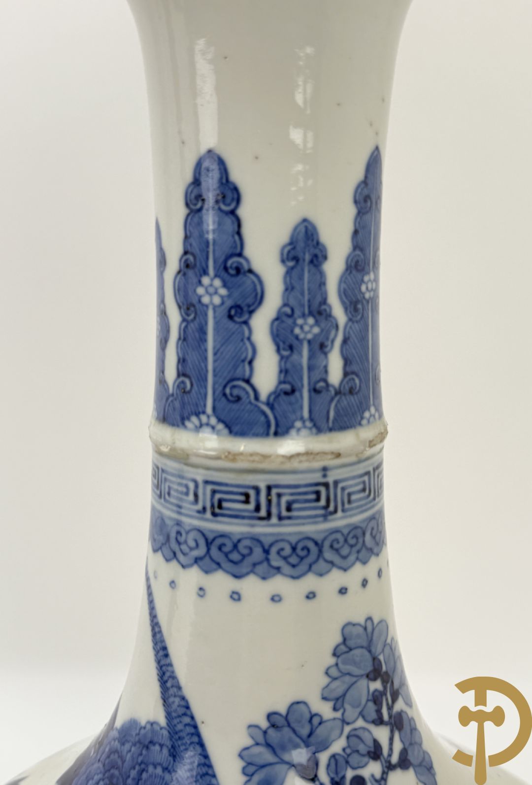 Chinese blauw/witte porseleinen kalebasvormige vaas met bloemen- en vogeldecor, onderaan gemerkt