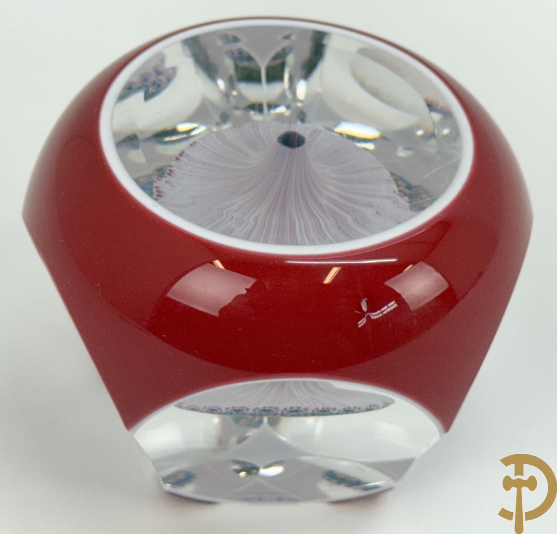 Saint Louis : Presse papier met mille fleurs decor, gedateerd 1969