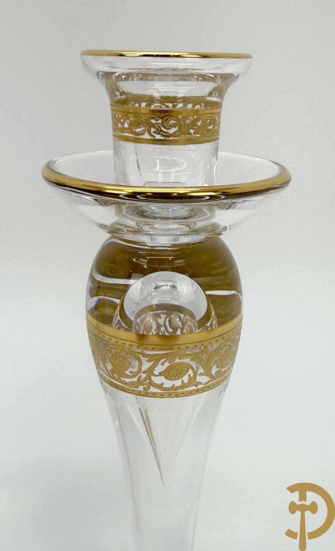 Paar kristallen kandelaars, Thistle Or, Saint Louis gemerkt