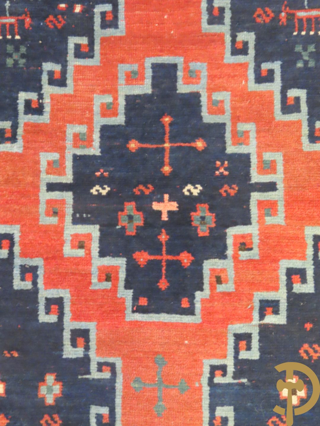 Oosterse handgeknoopt tapijt Kaukasus met geometrische motieven op blauwe fond