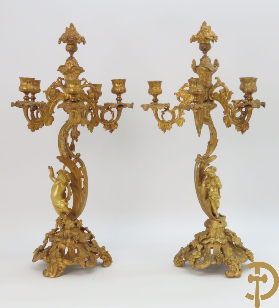 Bronzen schouwklok bezet met 2 cupido