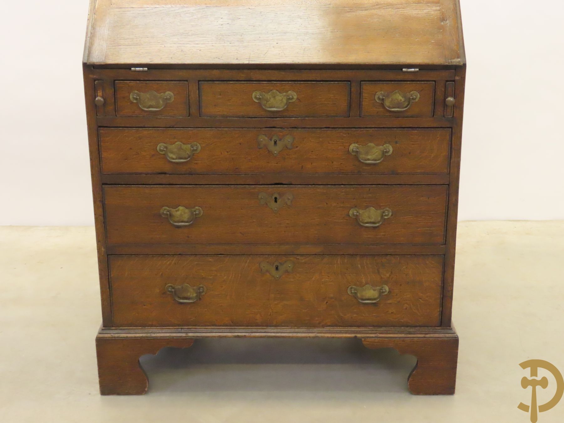 Massief eiken Engelse klapsecretaire met mooi interieur, schrijfblad en 6 lades