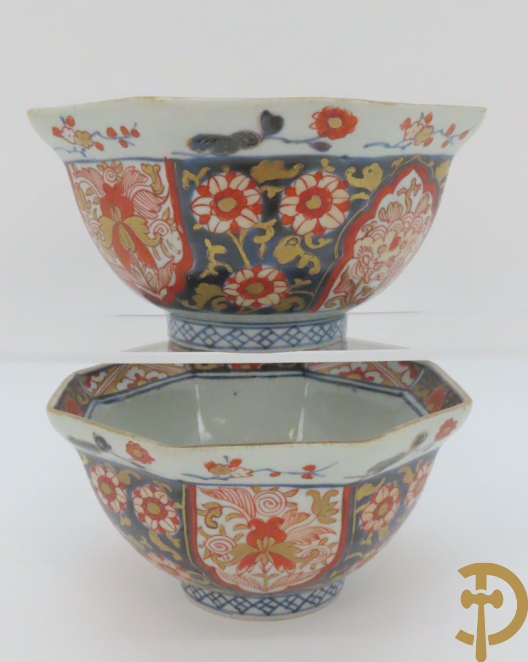 Paar Imari borden + 1 ander Imari bord + 2 Imari coupjes + Imari schoteltje