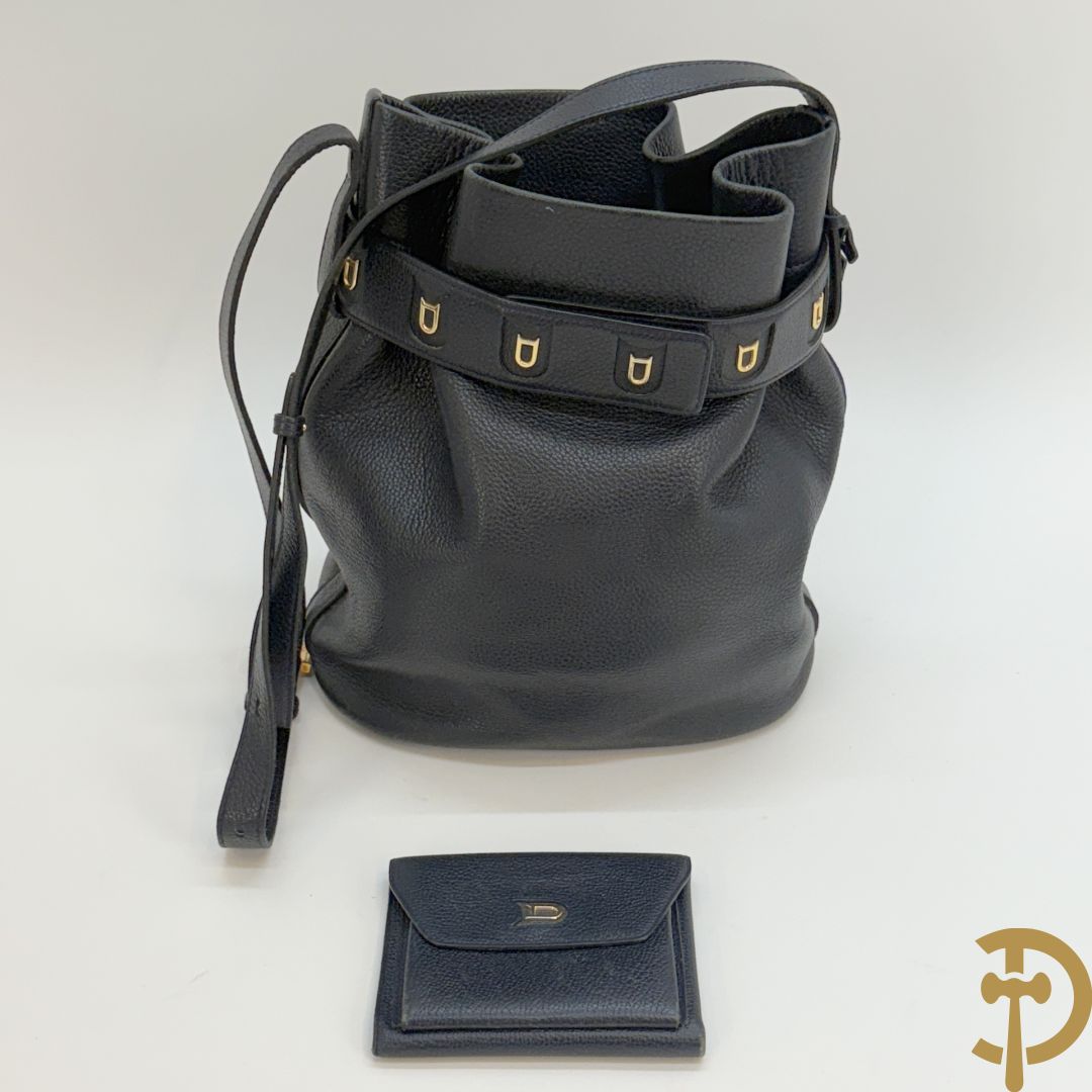 Blauw gekorreld lederen schoudertas model Le Calicot en openklapbare geldbeugel, Delvaux,