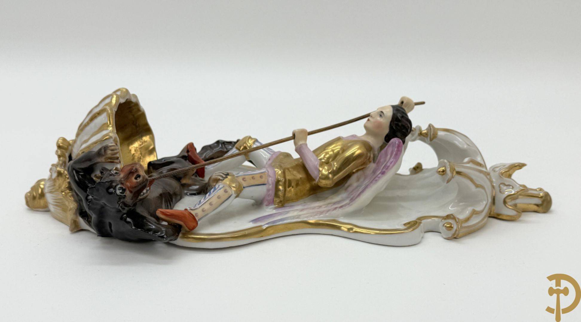 Meerkleurig Vieuw Paris wijwatervat met Sint Michael doodt de draak