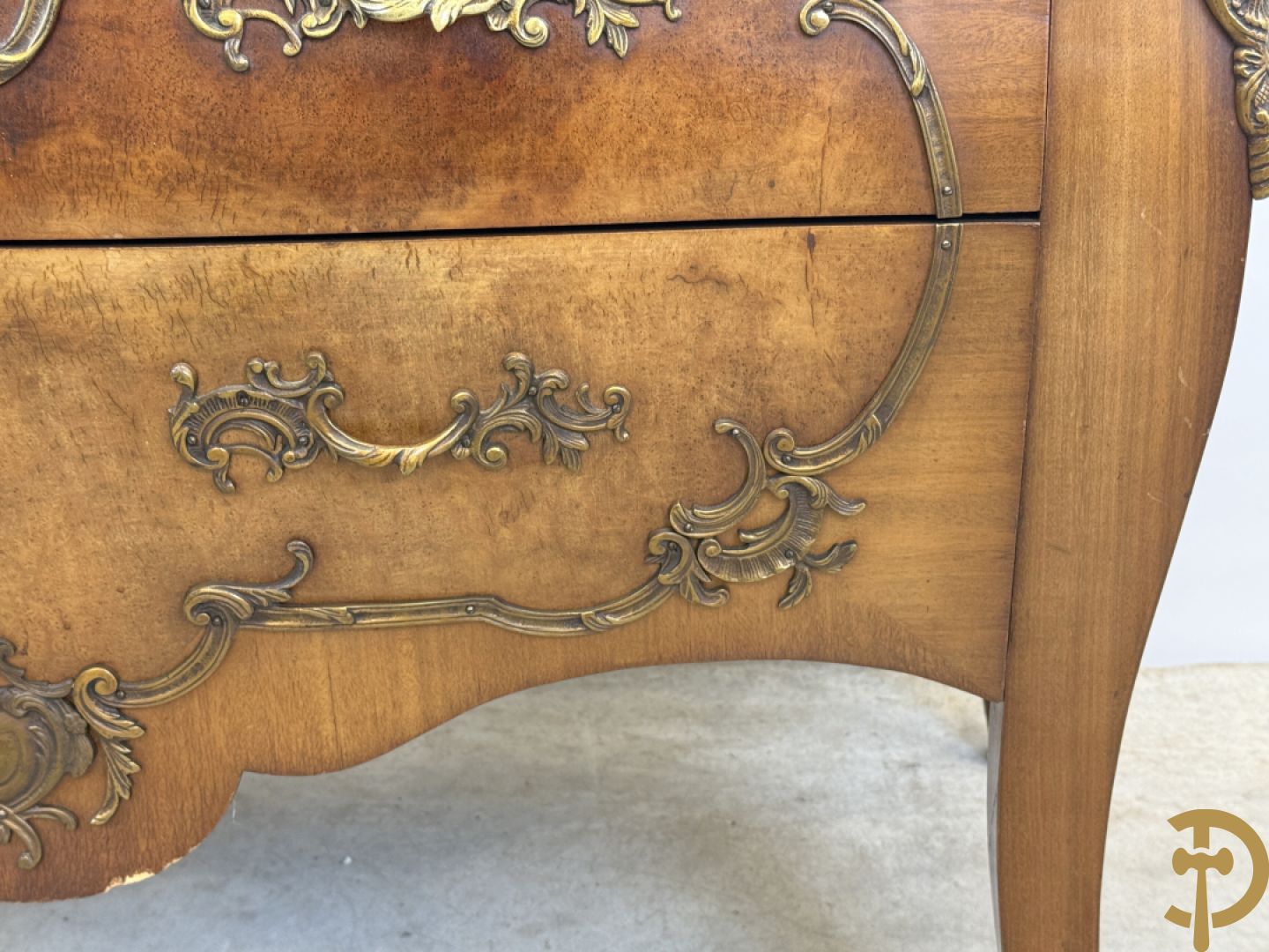 Notelaren Louis XV tweeladencommode met bronsbeslag en marmeren blad