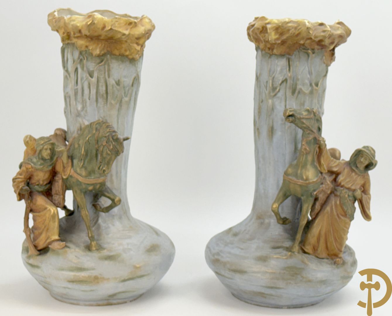 Paar Austria vazen bezet met orientaalse ruiters, nummer 4935