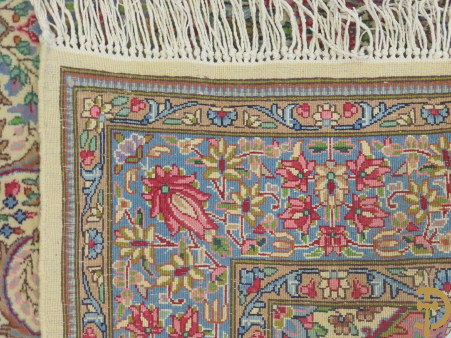 Iranees handgeknoopt tapijt Kirman Lavar met centraal medaillon omgeven door florale motieven