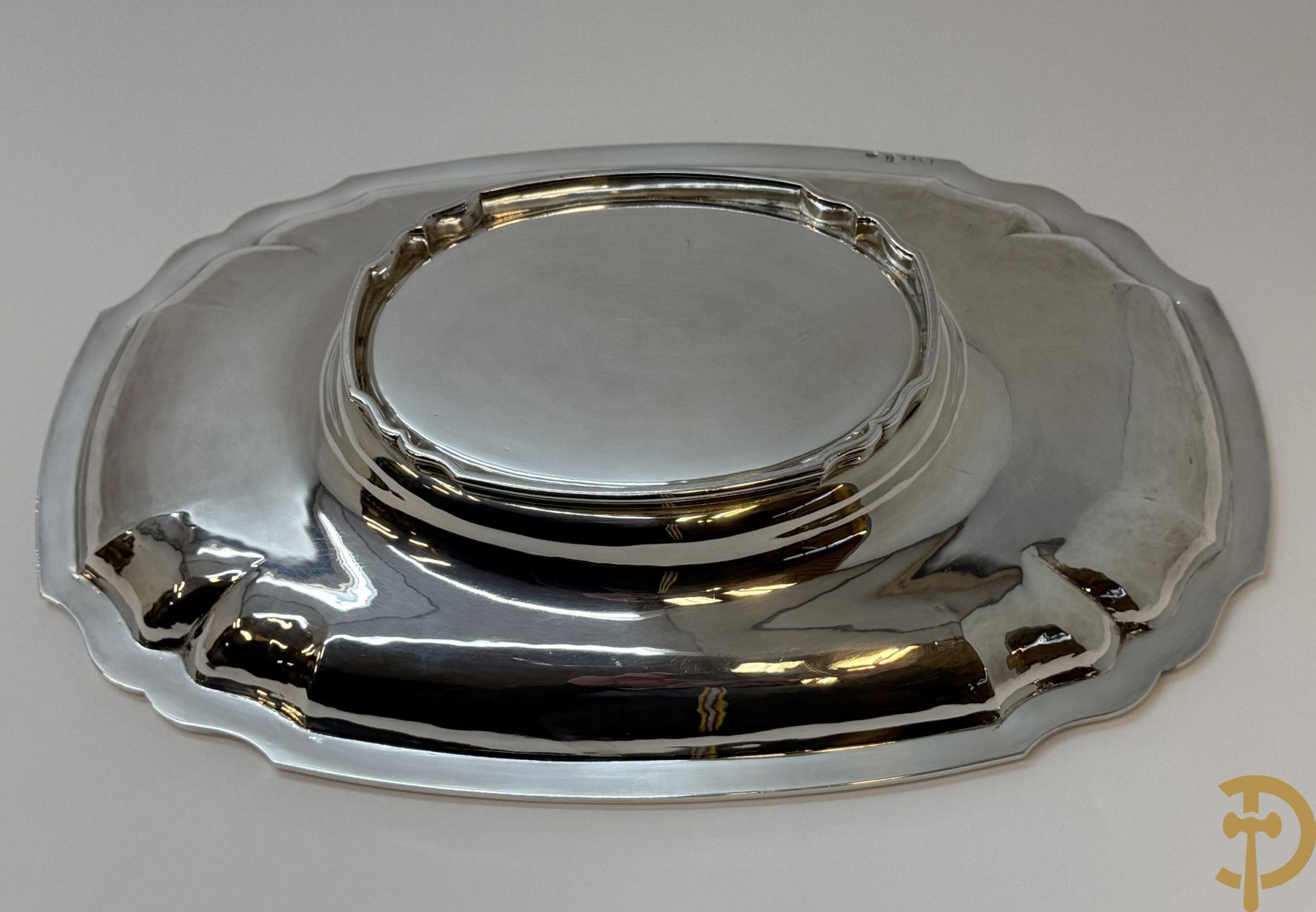 Massief zilveren schotel, Wolfers 835 gemerkt