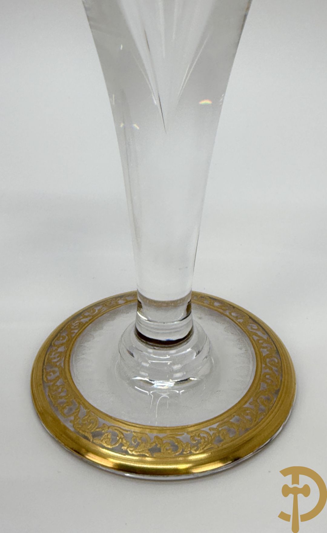 Paar kristallen kandelaars, Thistle Or, Saint Louis gemerkt