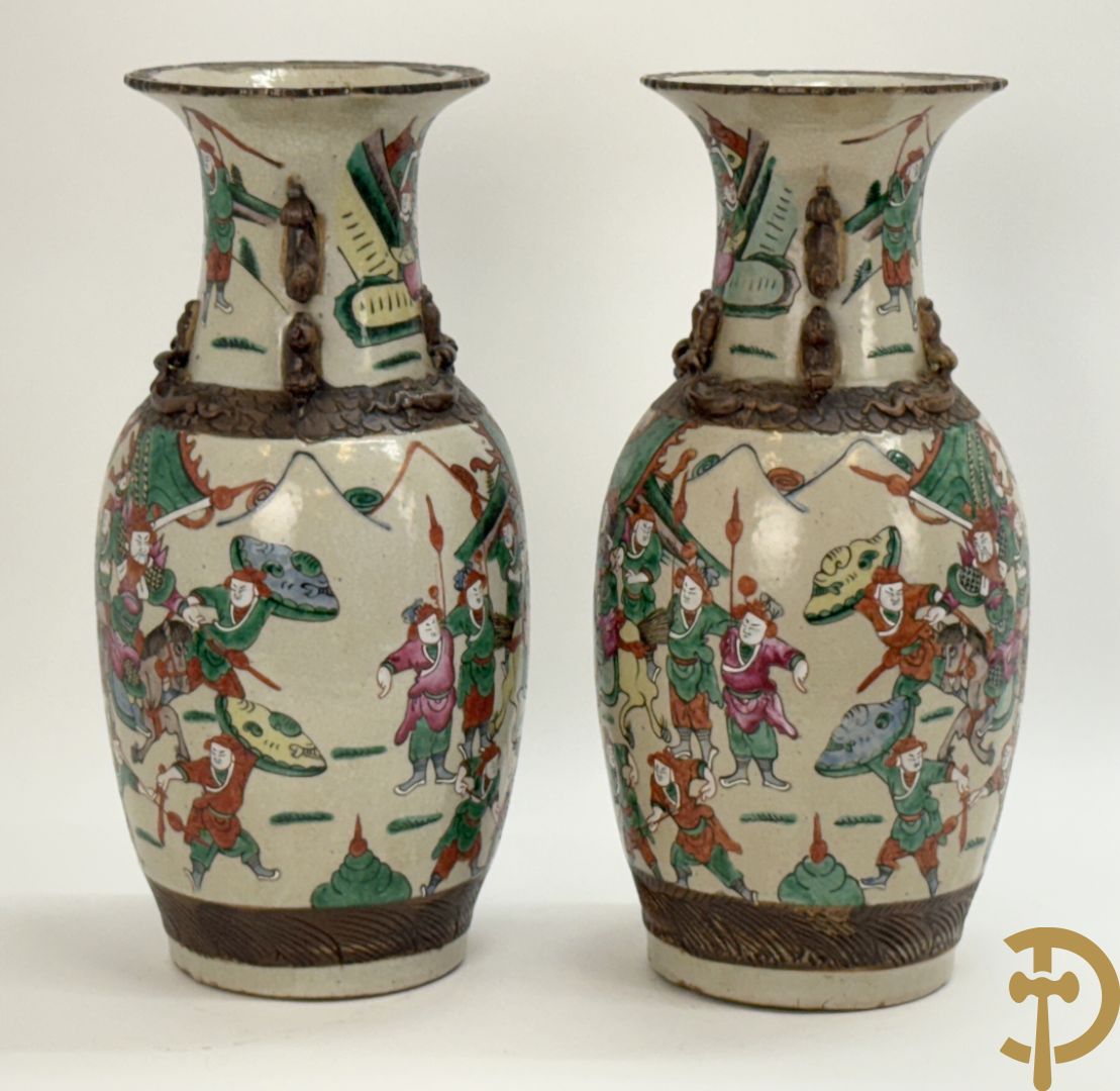 Paar Chinese Nankin vazen met krijgerdecor