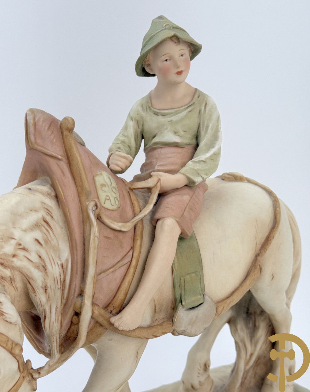 Royal Dux van jongeman op boerepaard, nummer 1693