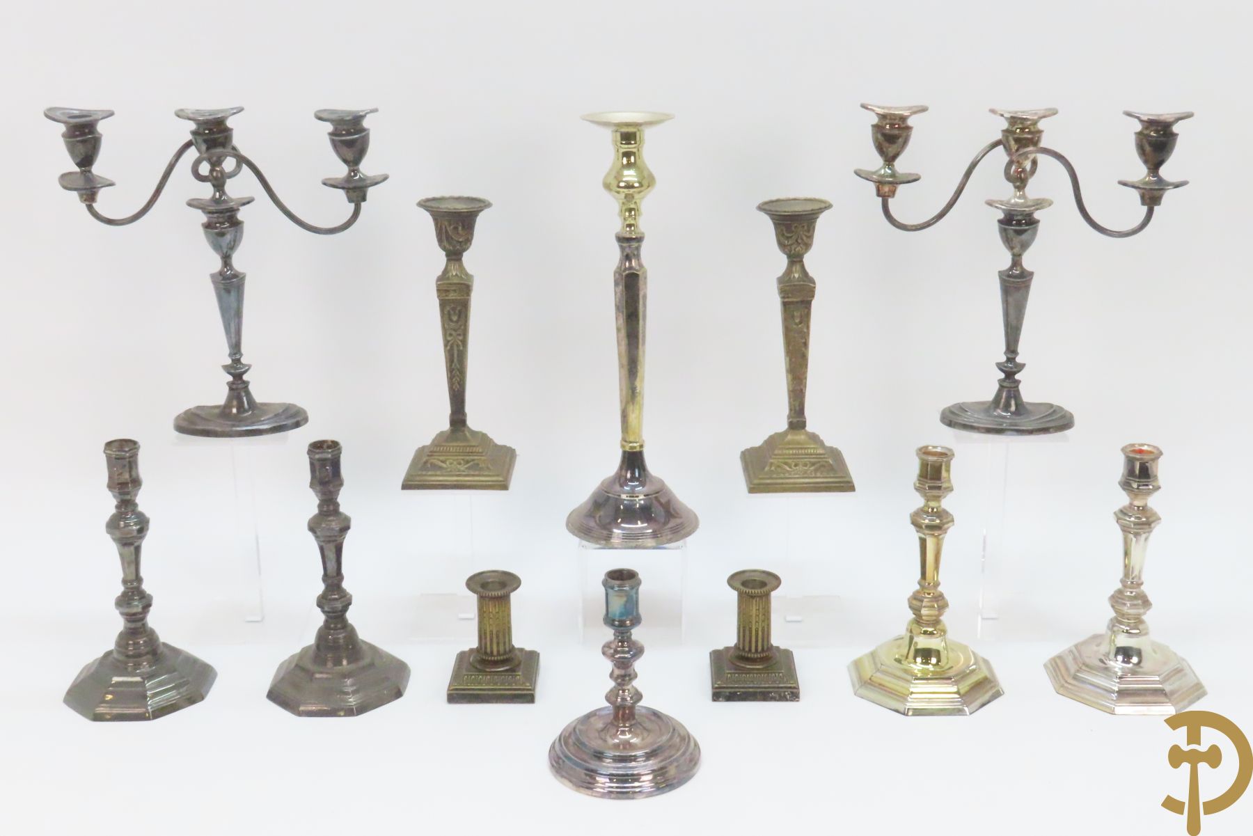 Zes paar verzilverde kandelaars