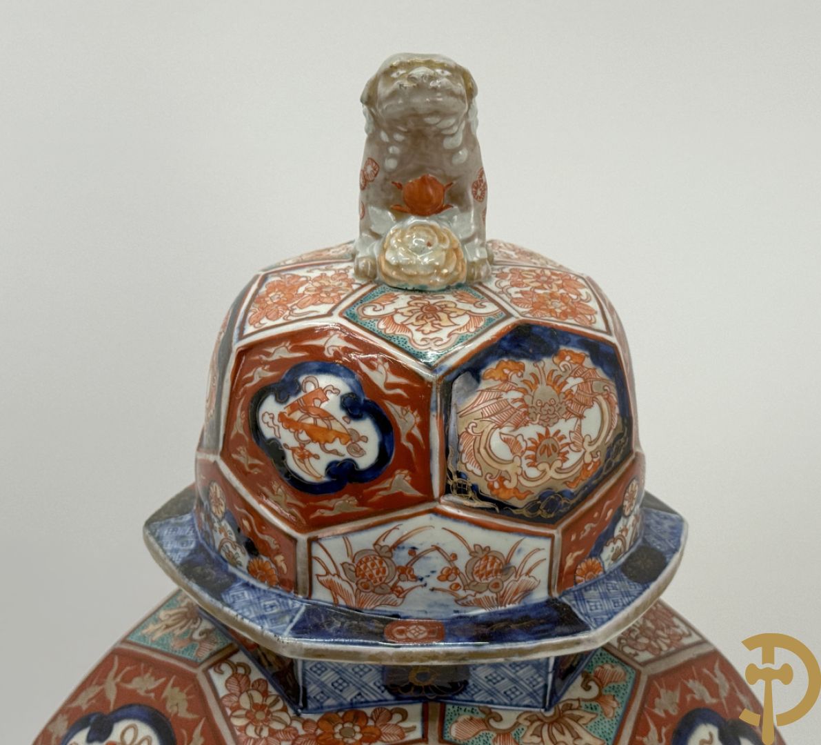 Japanse Imari vaas met fo-hond bezet, 19e