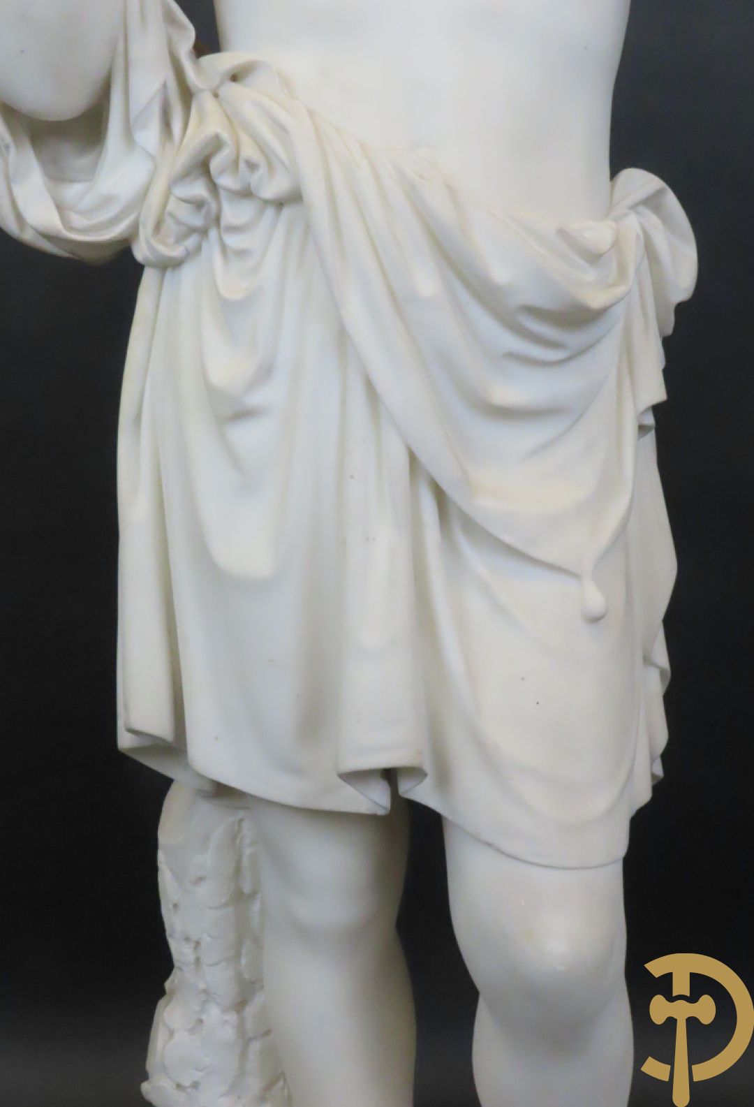 Onleesbaar getekend links achter 