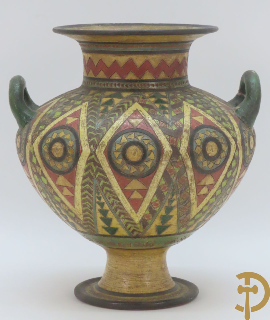Vaas in terra cotta met geometrische motieven, Amfora, Grieks model, onleesbaar getekend onderaan