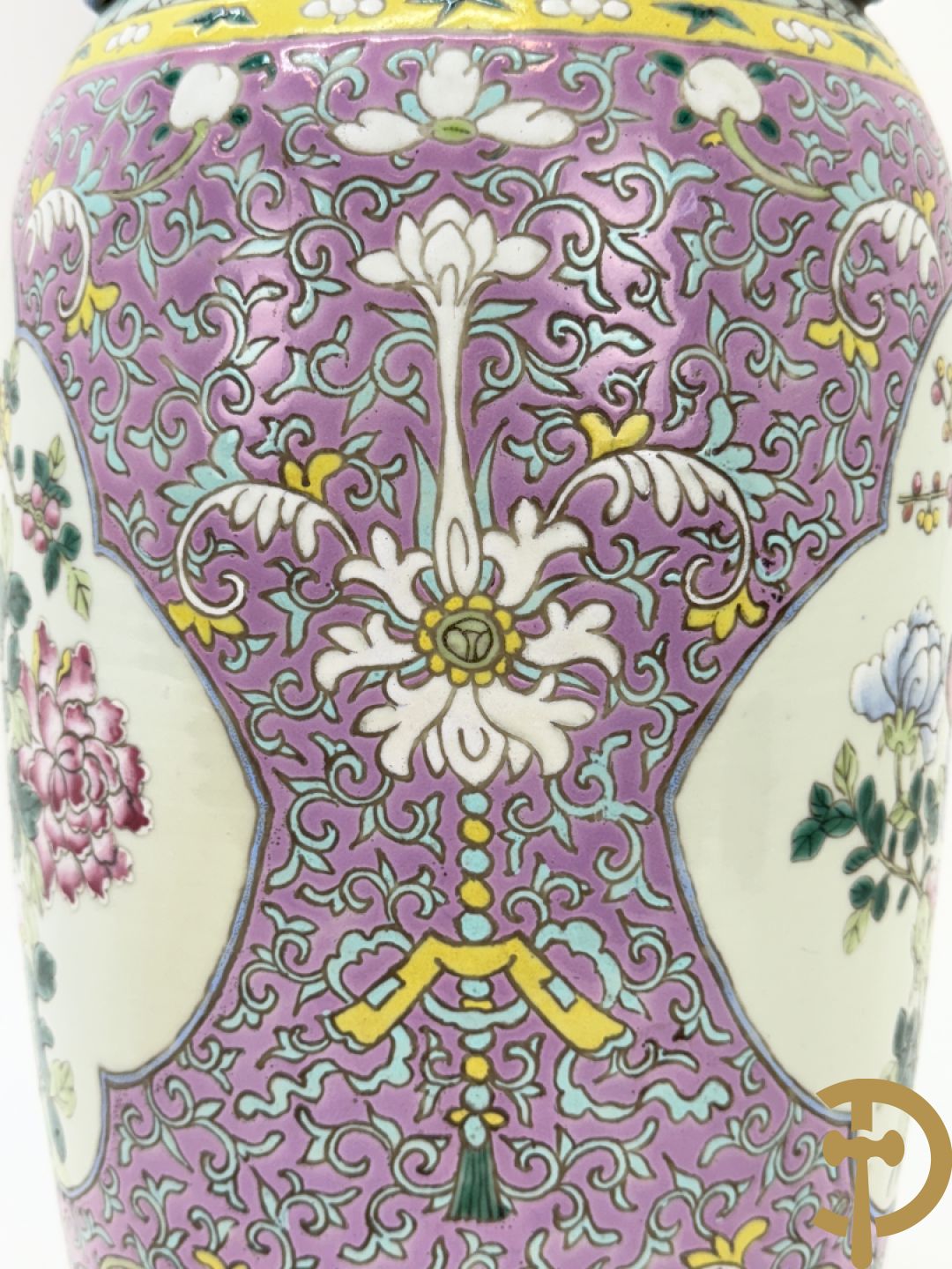 Chinese porseleinen vaas met vogel- en bloemendecor