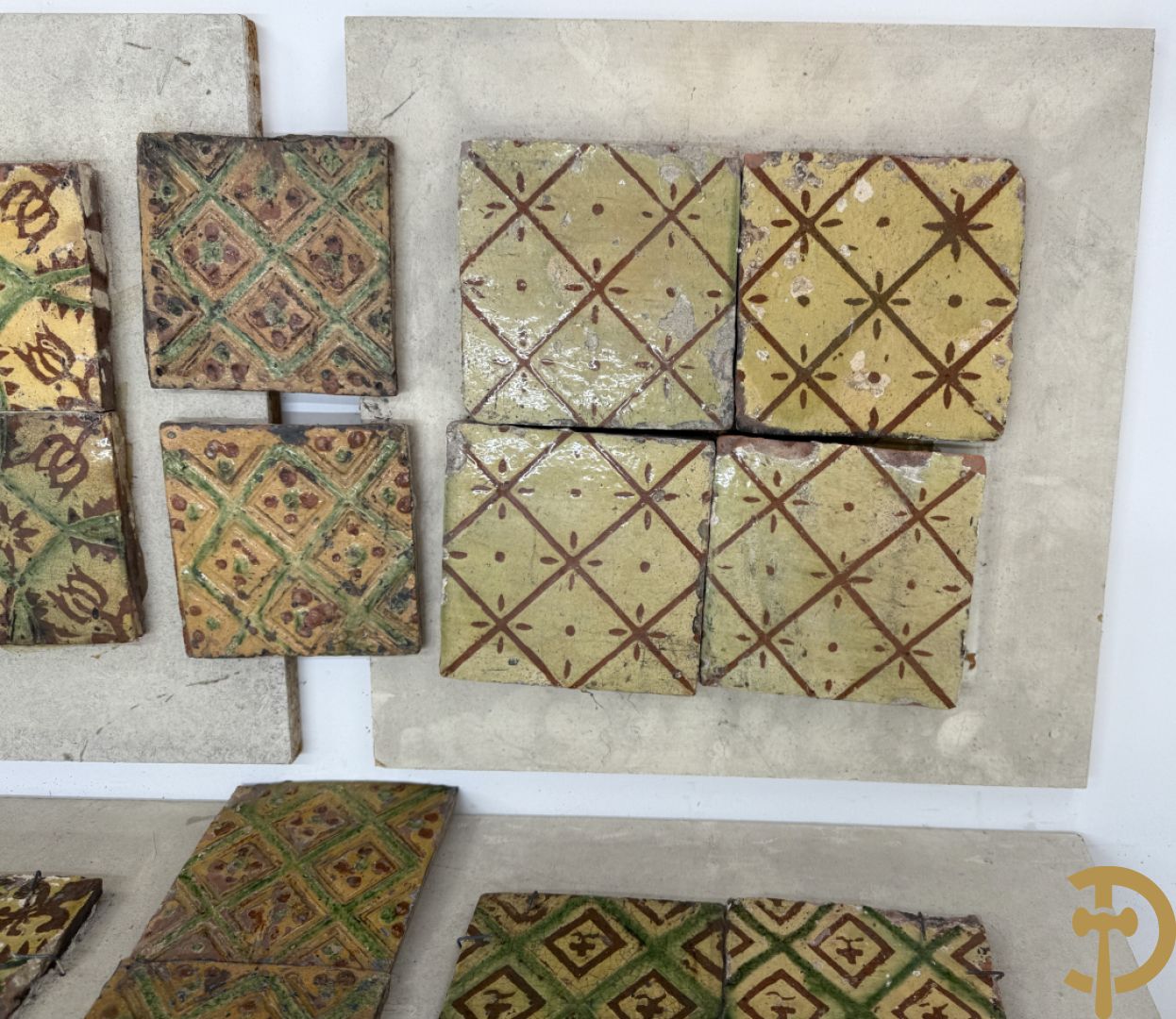 Verzameling 18e en 19e Torhoutse tegeltjes