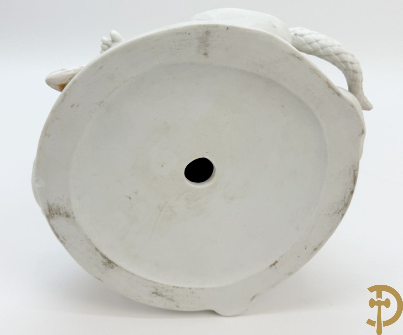 Boizet getekend, witte biscuit van Madonna met kind steunende op slang, gemerkt Sèvres, op vergulde sokkel