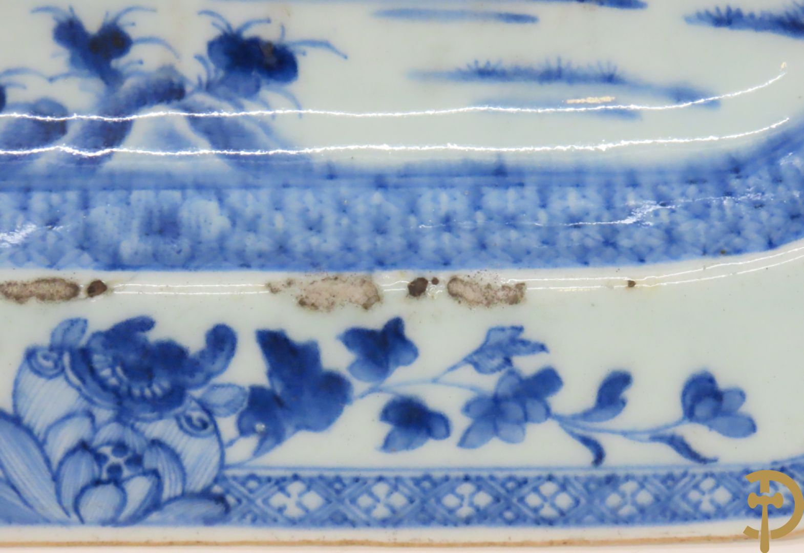 Chinese porseleinen blauw/wit schotel met bloemen- en dierendecor