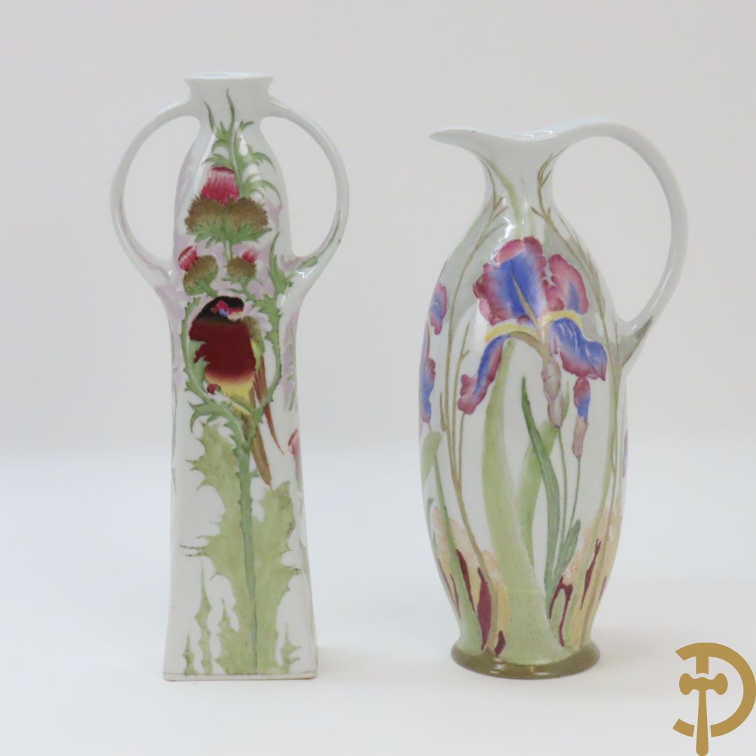 Twee Hollandse vazen met bloemendecor, Colenbrander Arnhem Holland