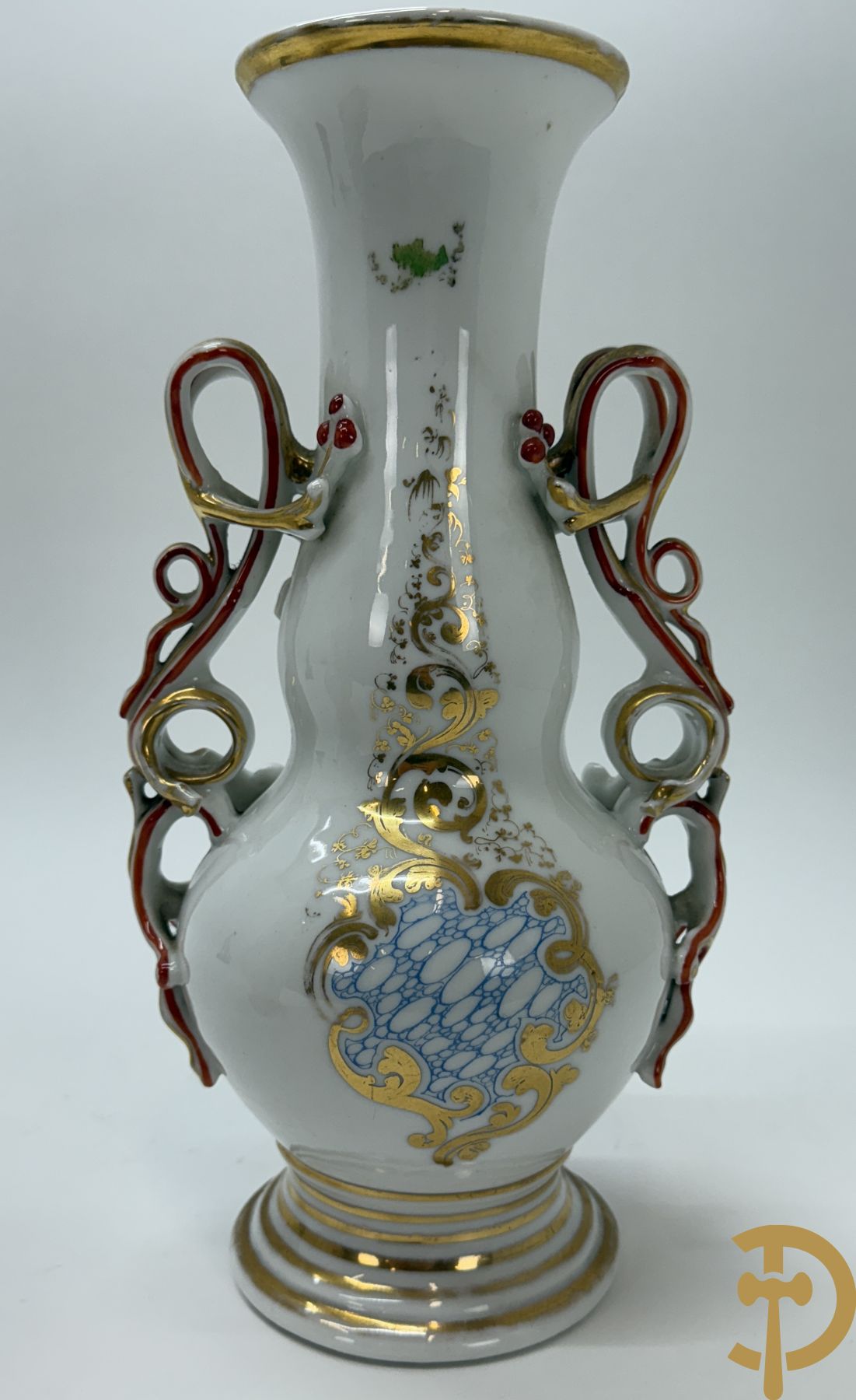 Paar Vieux Paris vazen met romantisch handbeschilderd tafereel