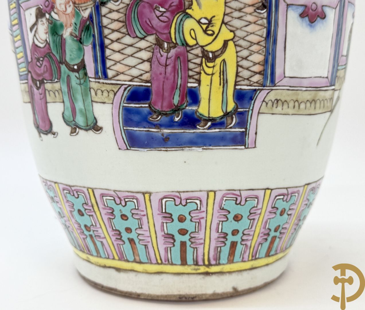 Chinese porseleinen vaas met dubbel decor van geanimeerd interieurzicht en mannen op paarden