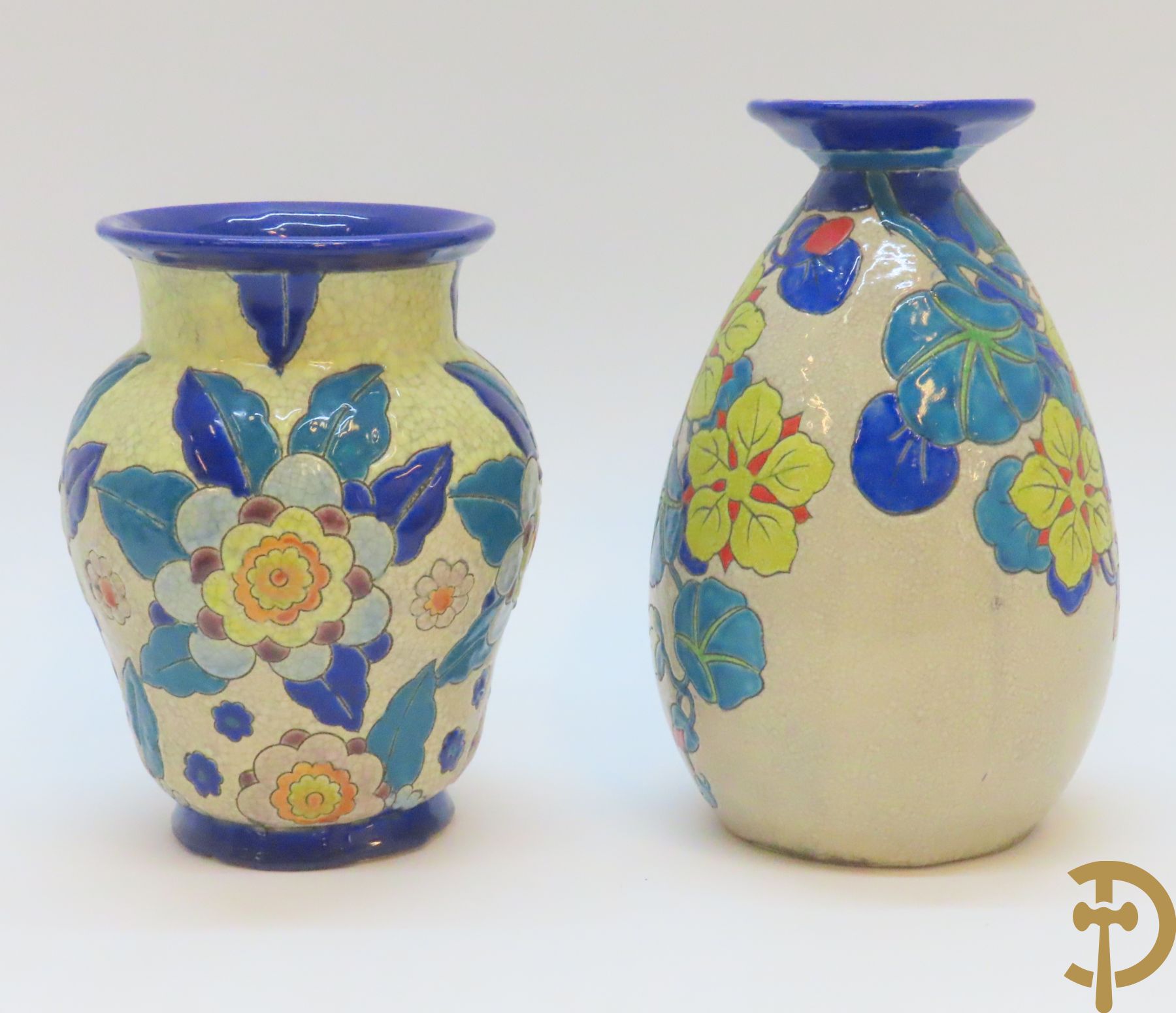 Boch Keramis vaas met bloemen, decor 2765 + Boch Keramis vaas, decor 2542