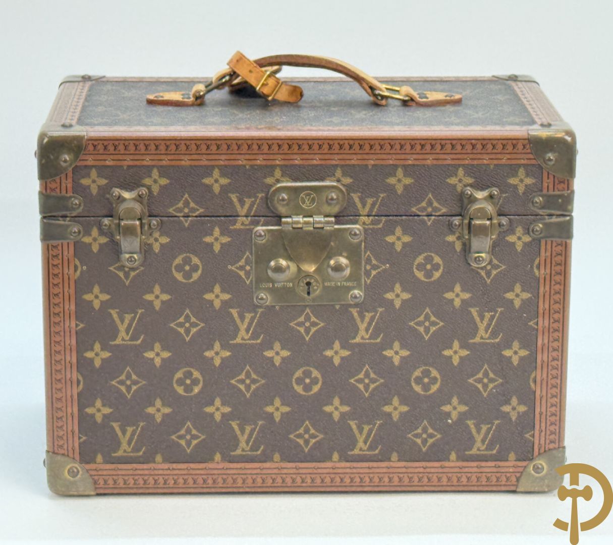 Louis Vuitton beauty case met verschillende vakjes en genummerd 948947