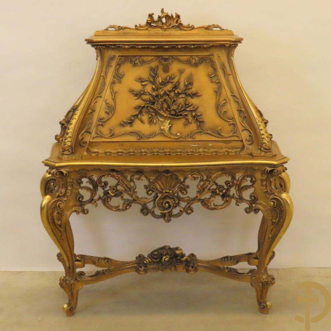 Uitzonderlijke vergulde bar met accanthusranken en bloemenmotieven op voluutvormige poten