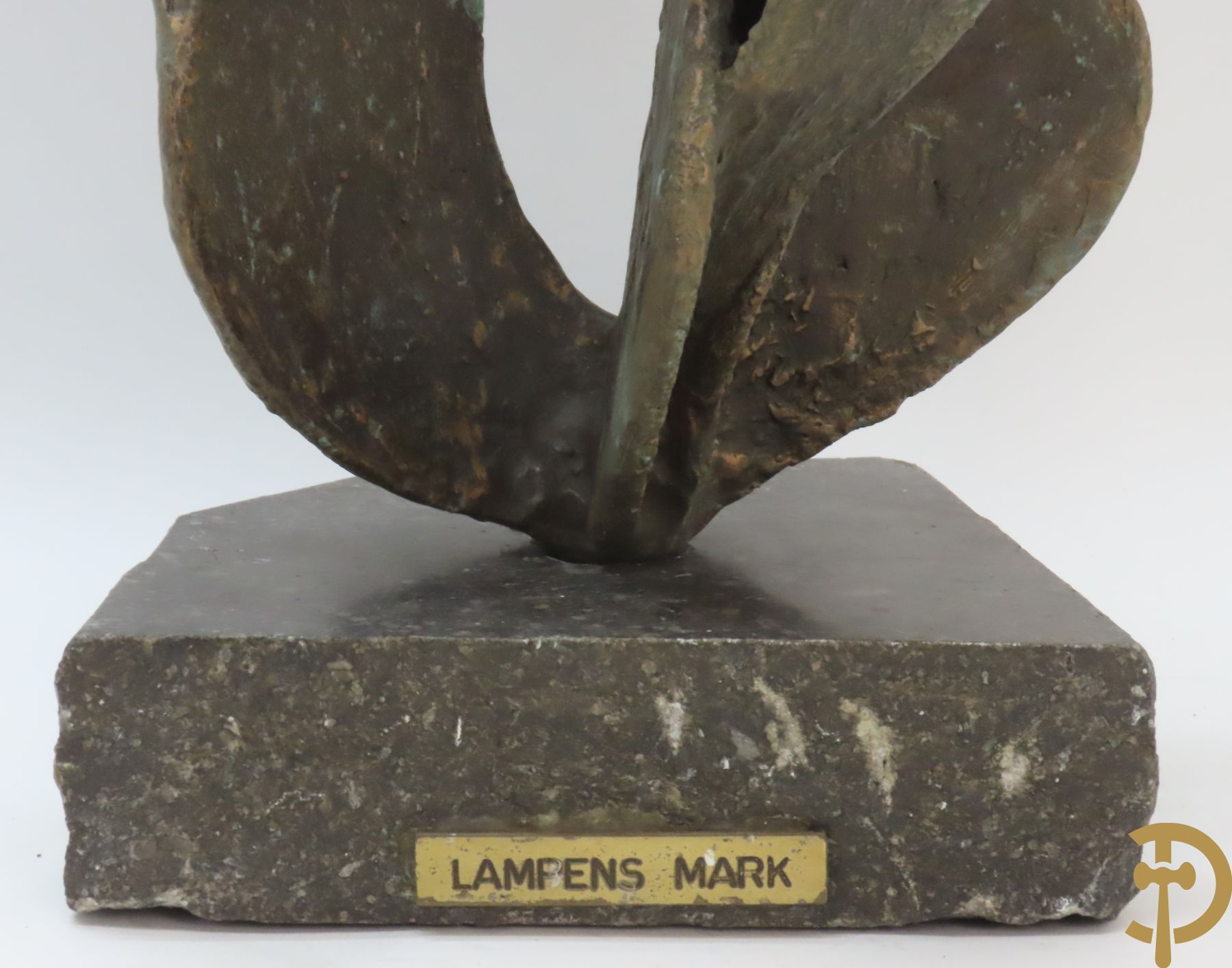 Lampens Marc (van) LM gemonogrammeerd - Bronzen gepatineerde bloem