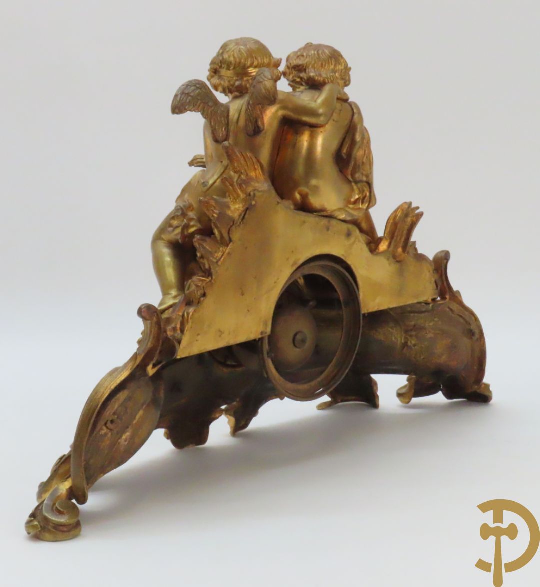 Bronzen schouwklok bezet met 2 cupido