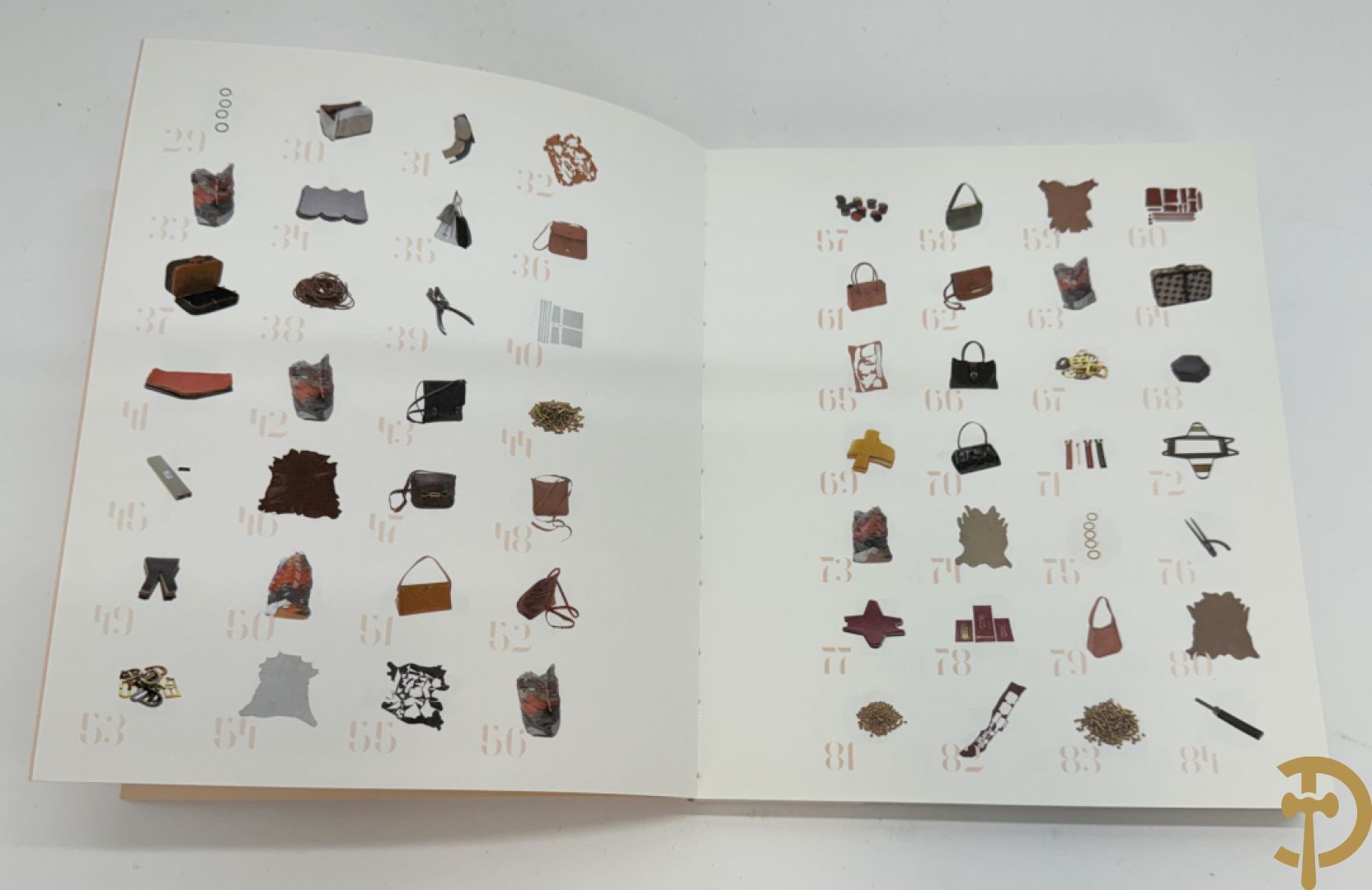 Bruine en zwart lederen handtas Delvaux + boek van Delvaux met documentatie