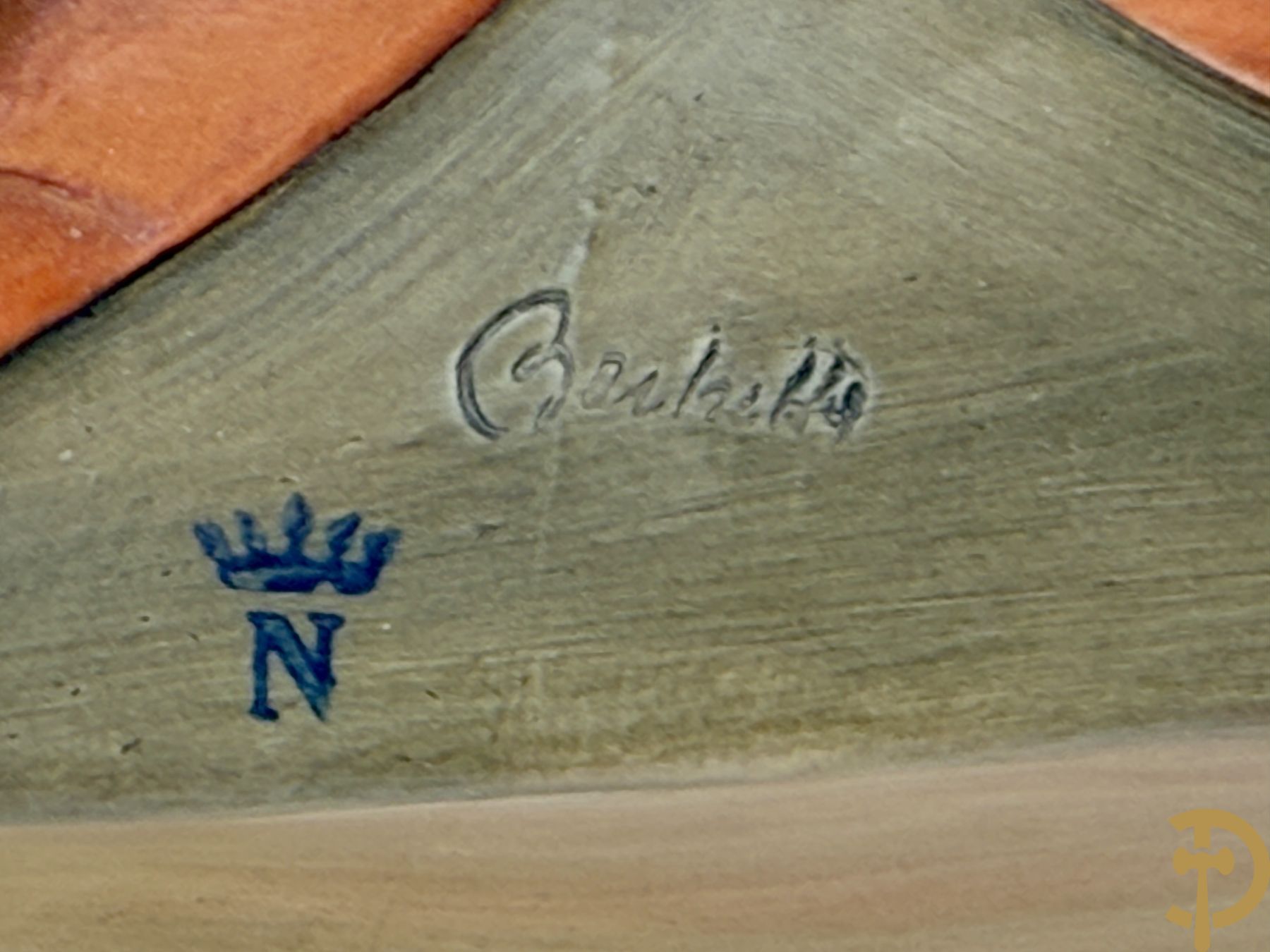 Italiaanse biscuitgroepen w.o. grote groep met 2 liggende naakte dames met zwaan, jongeman op rots, vioolspeler met edeldame, dame met kanten jurk en kinderen + Armani G. getekend 